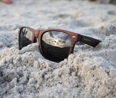 wood frame shady rays